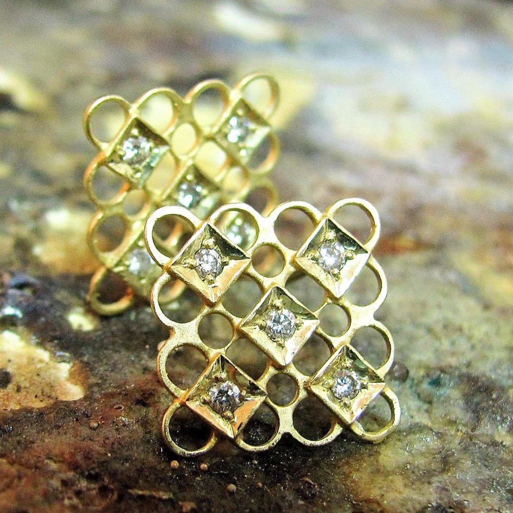 Gold diamonds earrings.